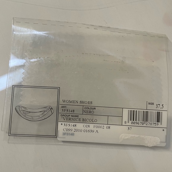 LIKE NEW Prada flats with original box, dust bag, and identification card - Picture 7 of 8